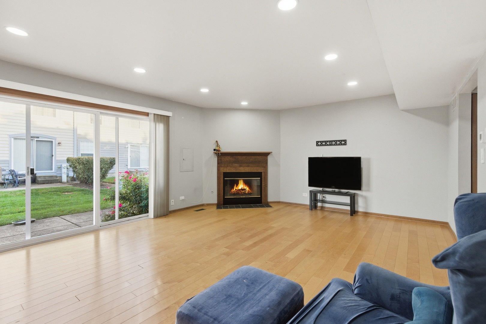 1297 WOODLAKE Drive, Carol Stream, IL 60188