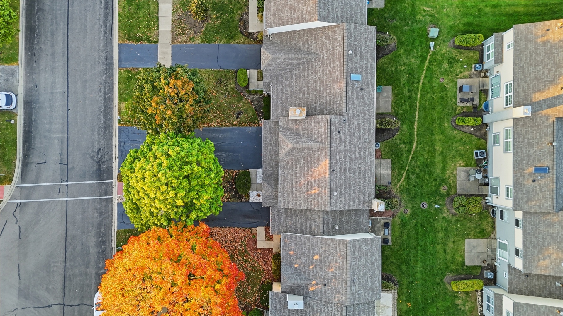 1297 WOODLAKE Drive, Carol Stream, IL 60188