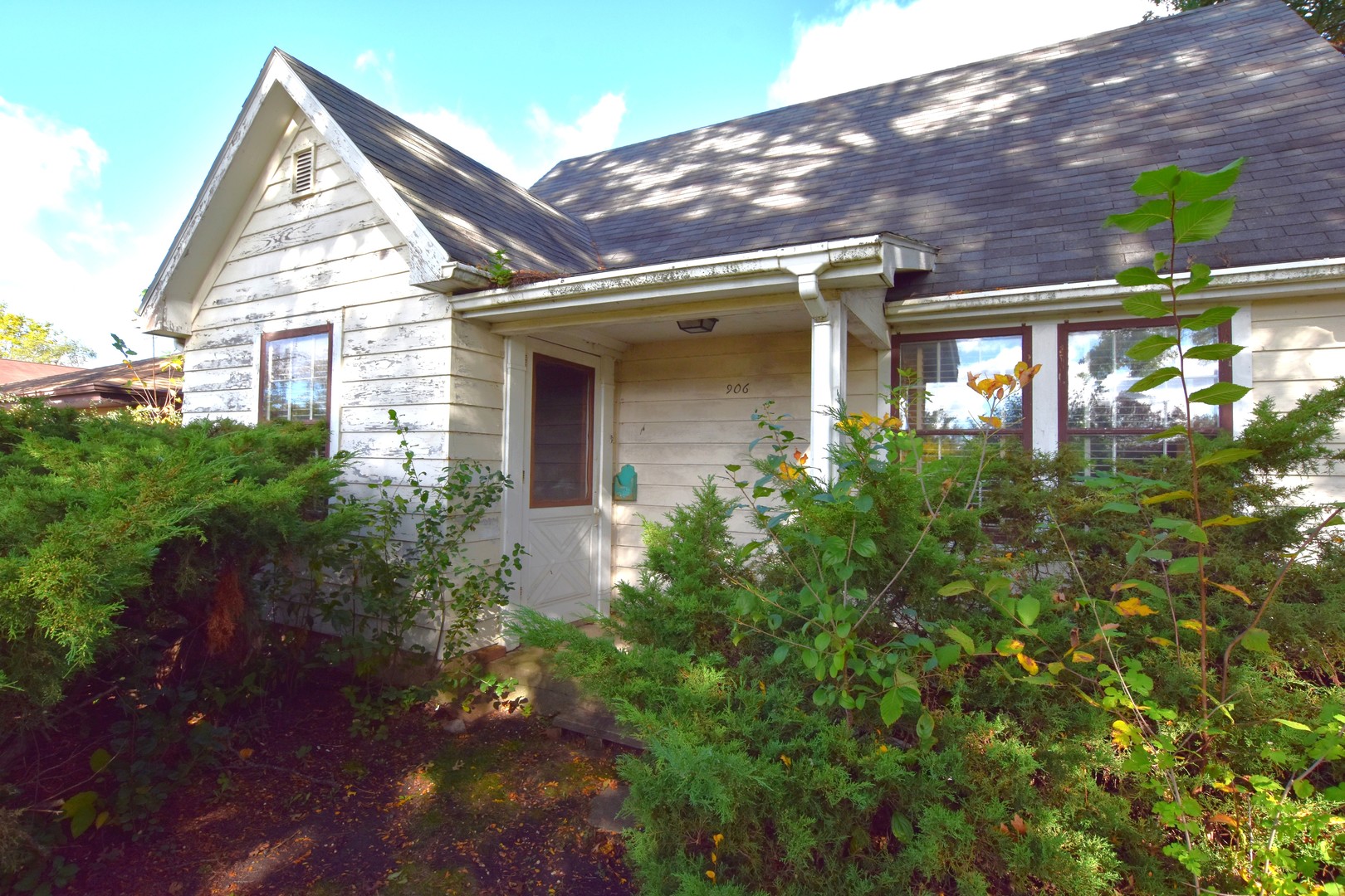 906 E Babcock Avenue, Addison, IL 60101