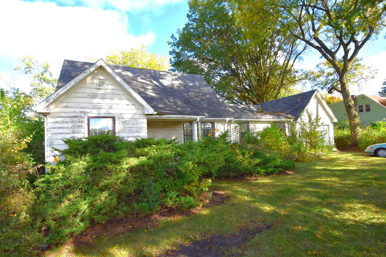 906 E Babcock Avenue, Addison, IL 60101