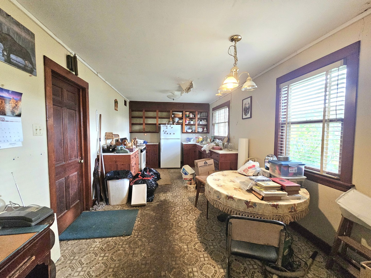 906 E Babcock Avenue, Addison, IL 60101