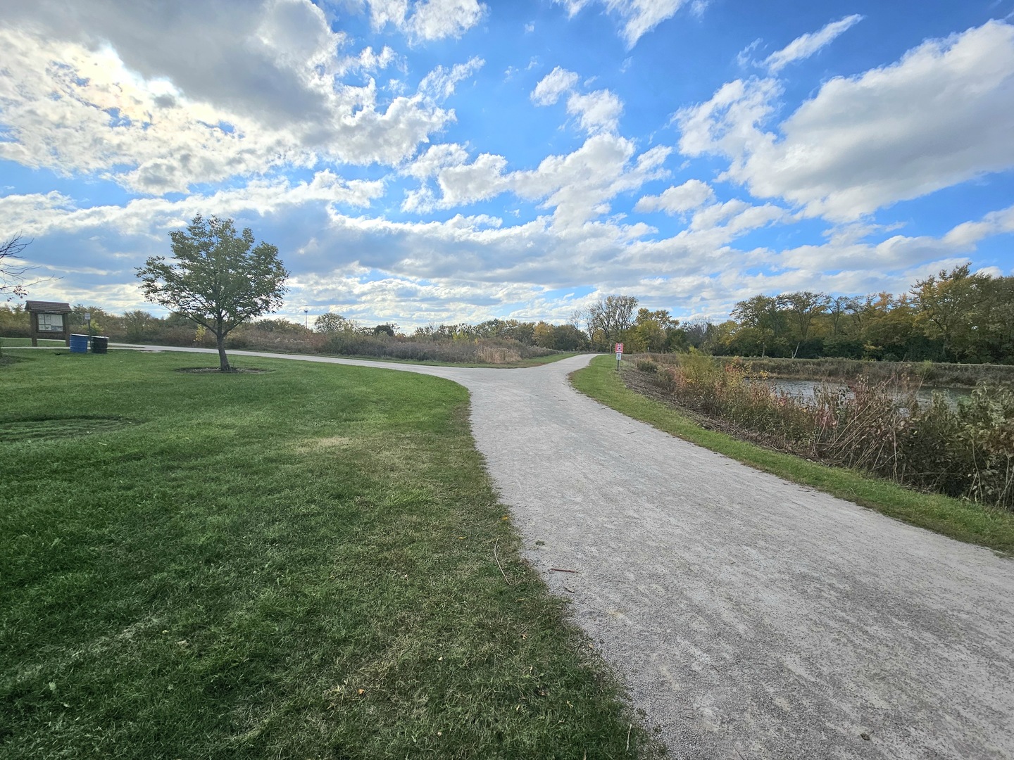 906 E Babcock Avenue, Addison, IL 60101