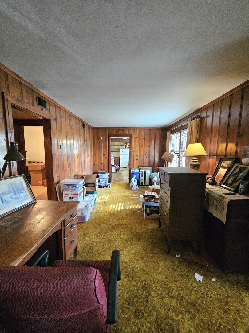 906 E Babcock Avenue, Addison, IL 60101