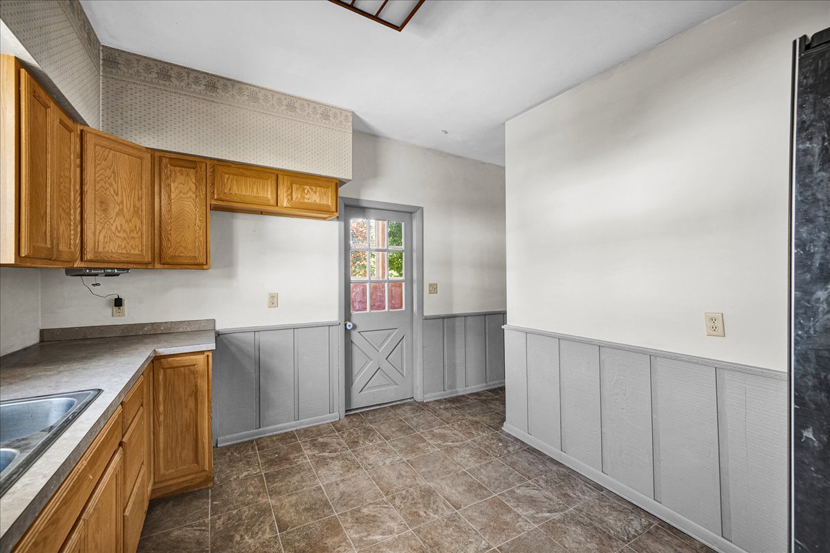 393 E Front Street, El Paso, IL 61738