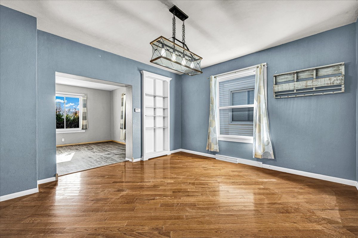 393 E Front Street, El Paso, IL 61738