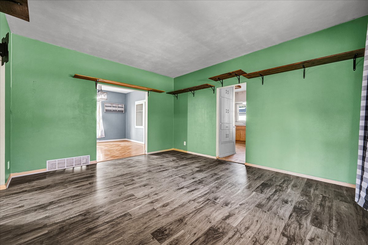 393 E Front Street, El Paso, IL 61738