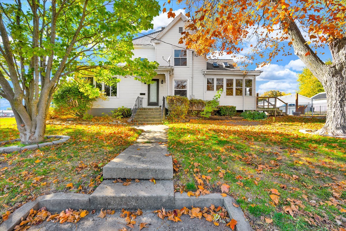 393 E Front Street, El Paso, IL 61738