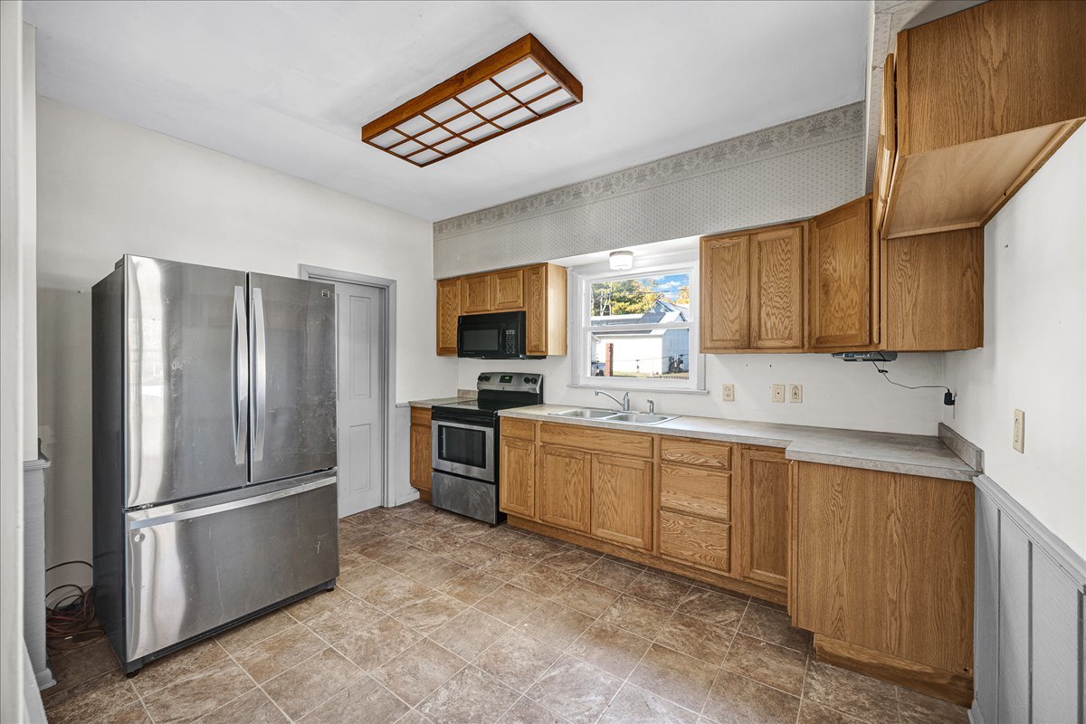 393 E Front Street, El Paso, IL 61738