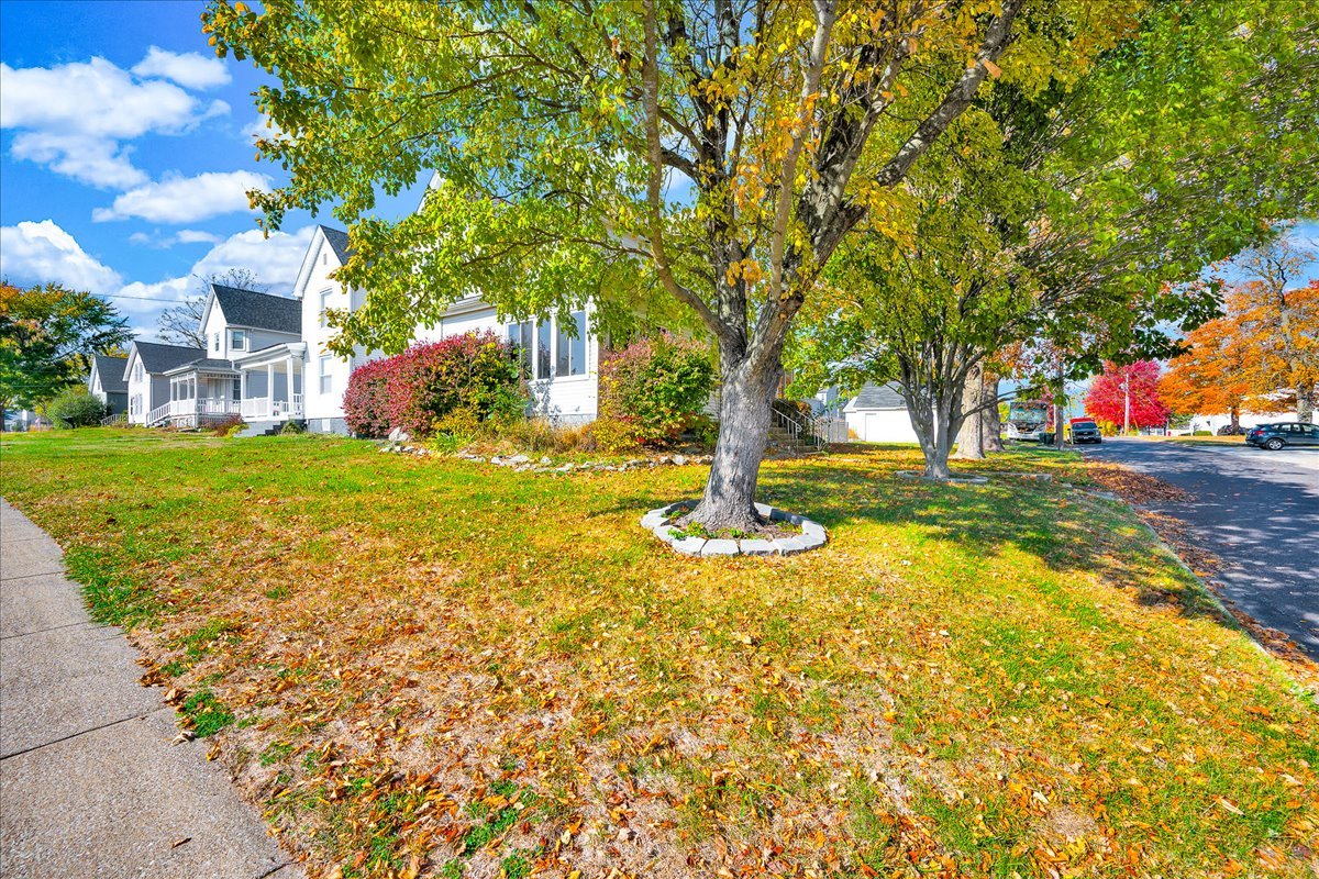 393 E Front Street, El Paso, IL 61738