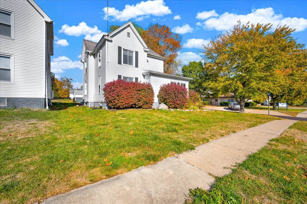 393 E Front Street, El Paso, IL 61738