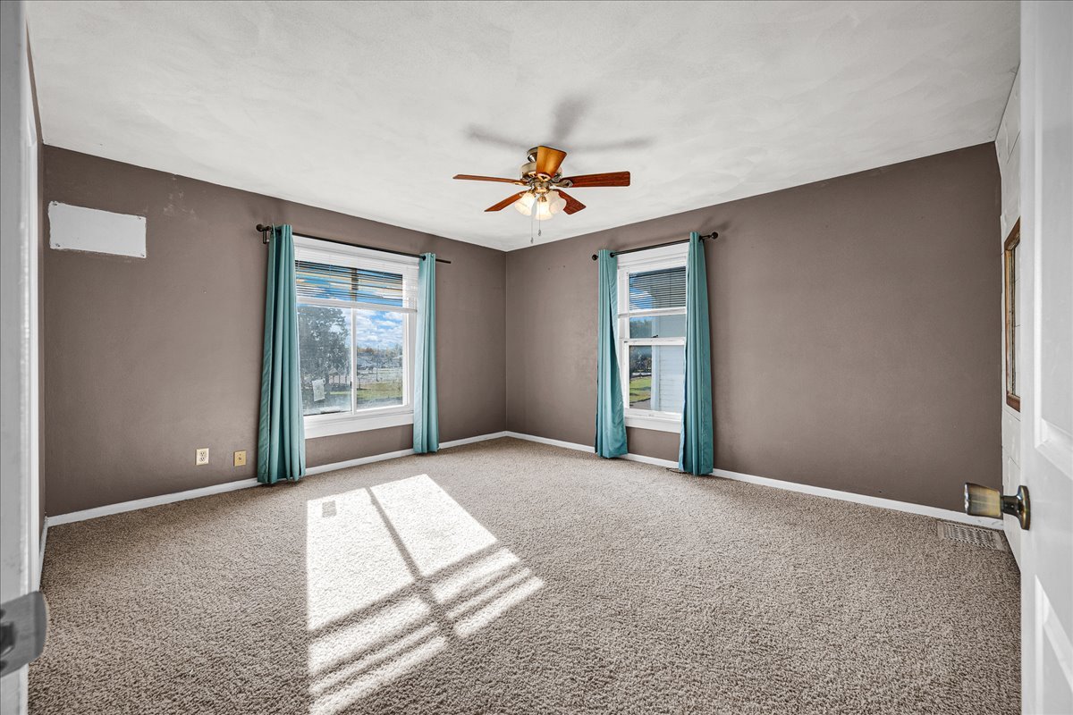 393 E Front Street, El Paso, IL 61738