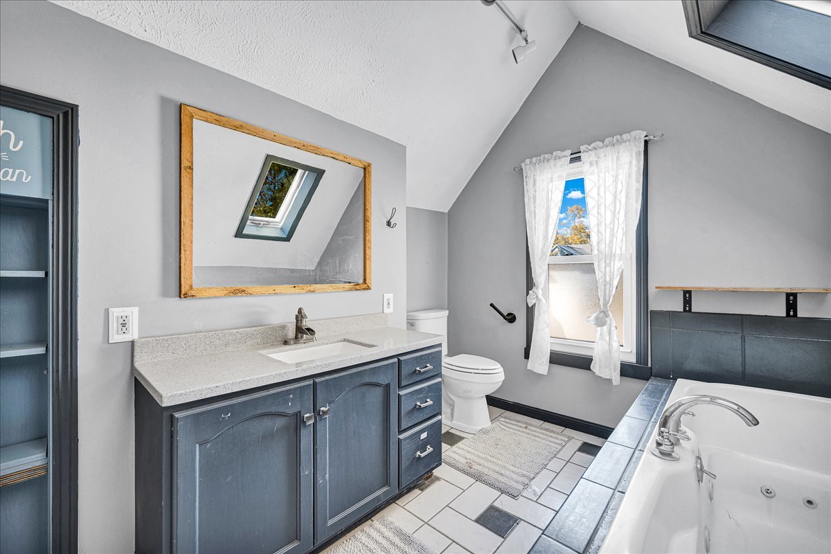 393 E Front Street, El Paso, IL 61738