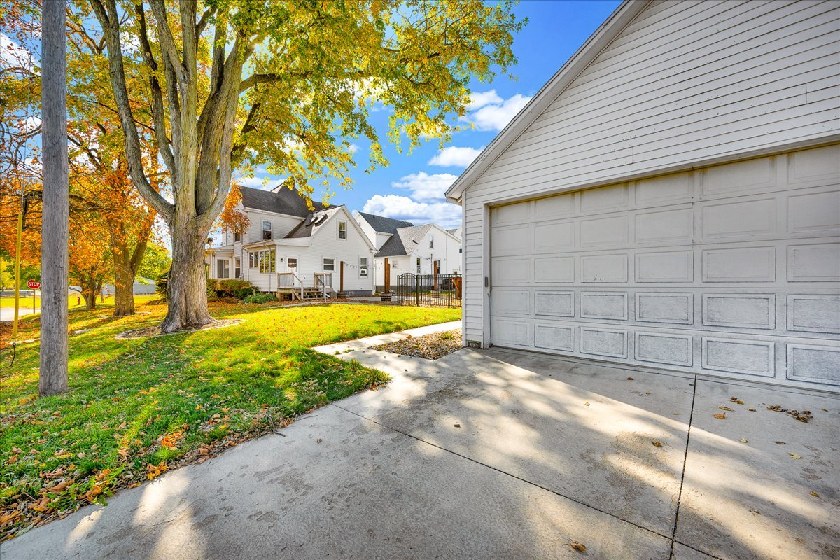 393 E Front Street, El Paso, IL 61738