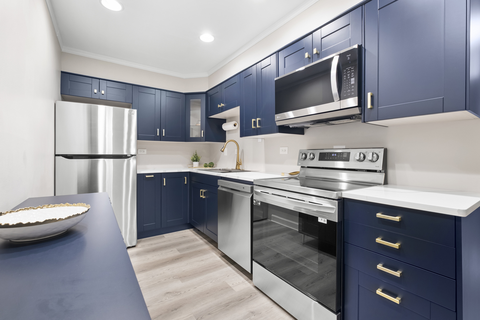 4043 Saratoga Avenue #D221, Downers Grove, IL 60515