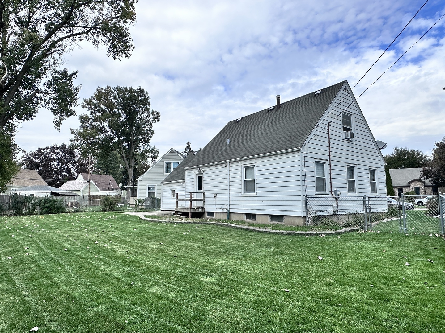 490 S Alfred Avenue, Elgin, IL 60123