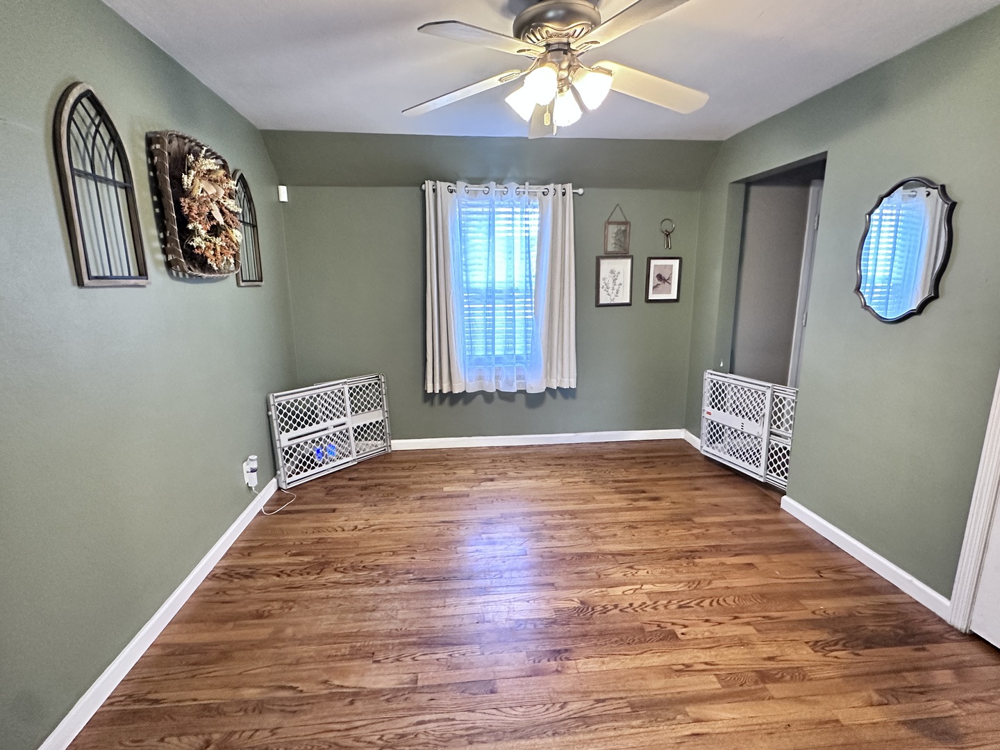 490 S Alfred Avenue, Elgin, IL 60123