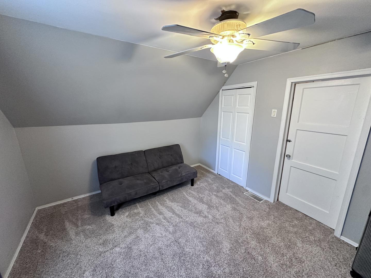 490 S Alfred Avenue, Elgin, IL 60123