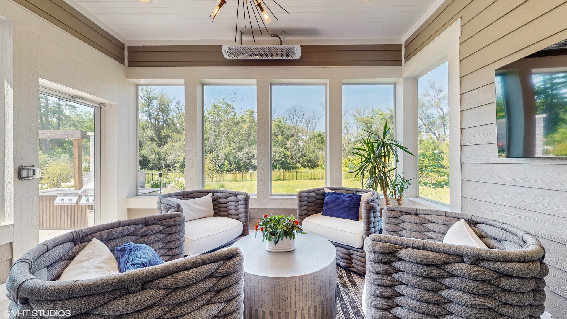 305 Briarwood Lane, Lincolnshire, IL 60069