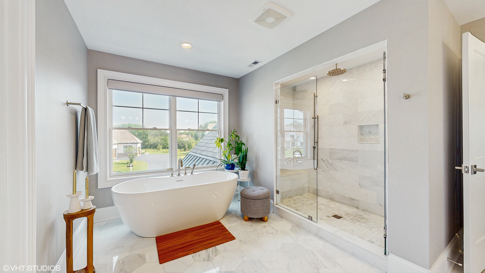 305 Briarwood Lane, Lincolnshire, IL 60069