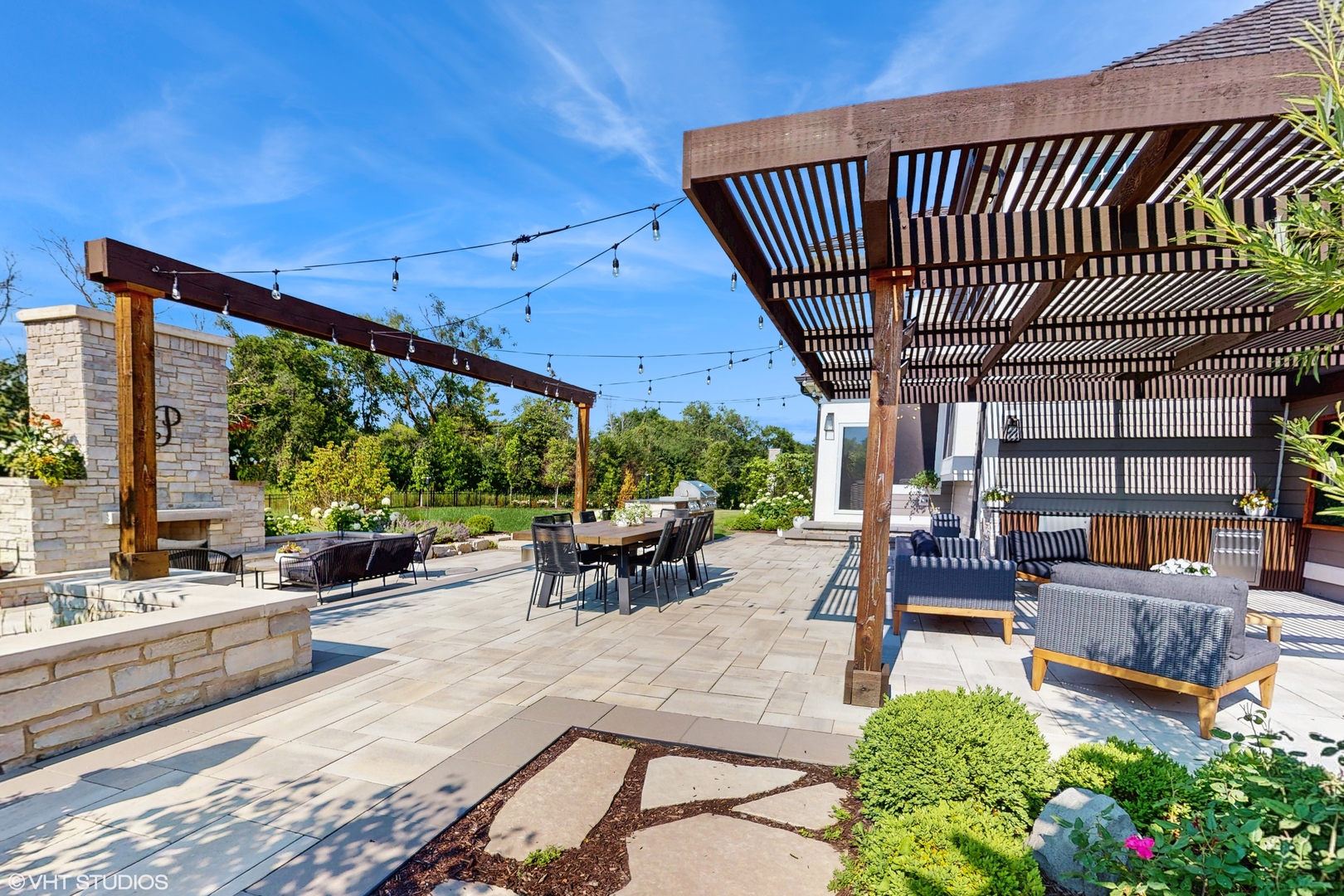 305 Briarwood Lane, Lincolnshire, IL 60069