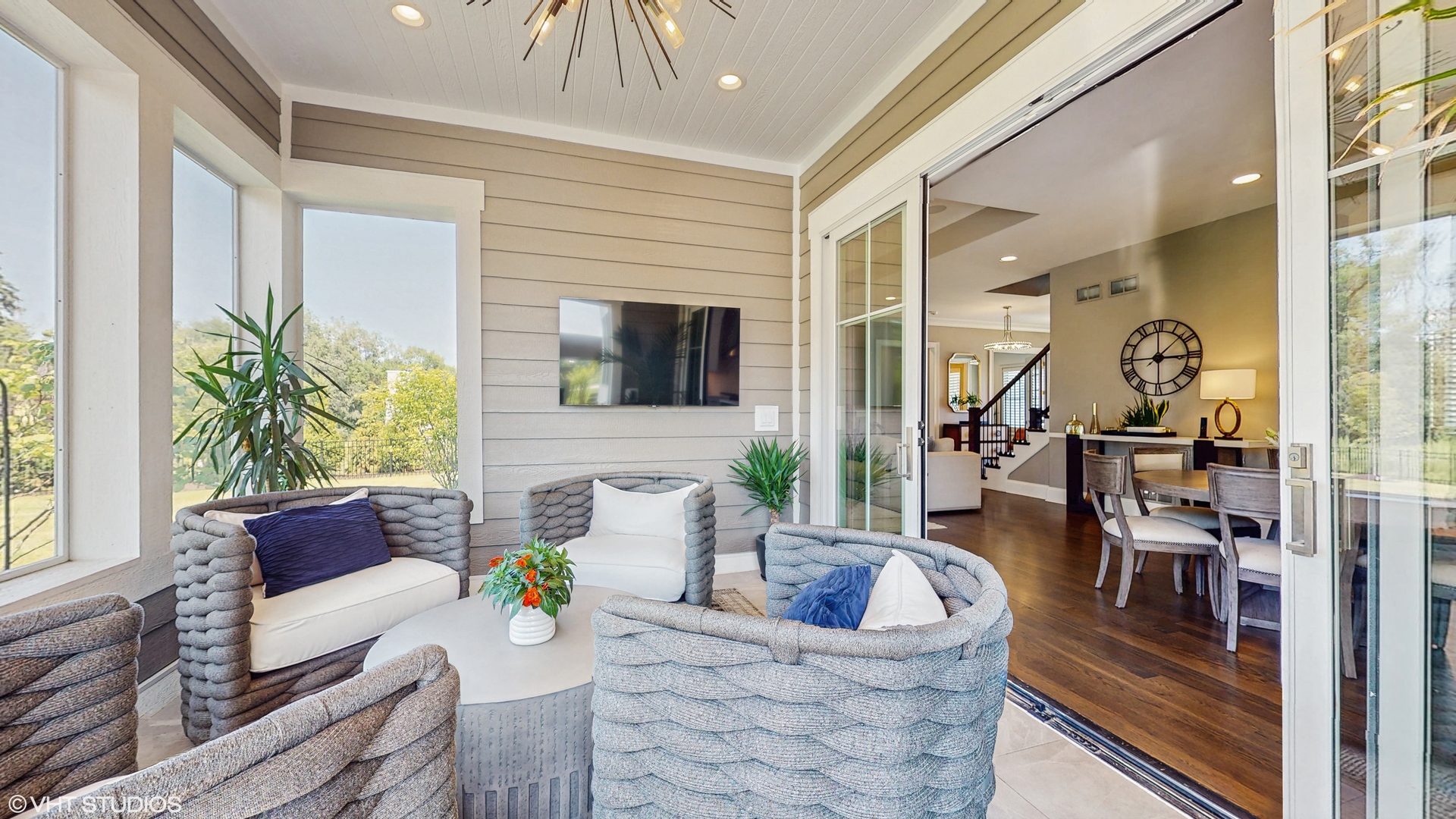 305 Briarwood Lane, Lincolnshire, IL 60069