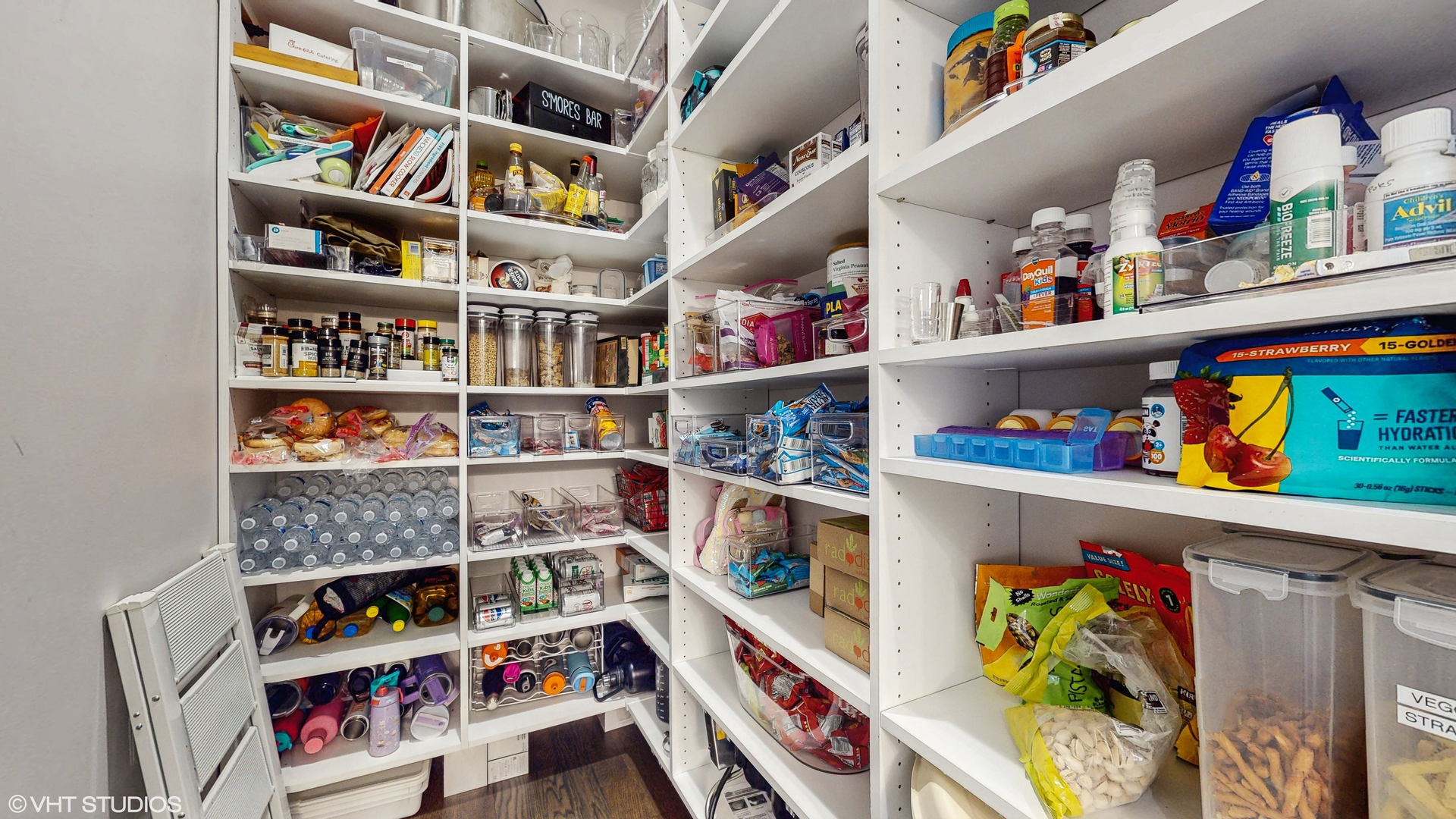 305 Briarwood Lane, Lincolnshire, IL 60069