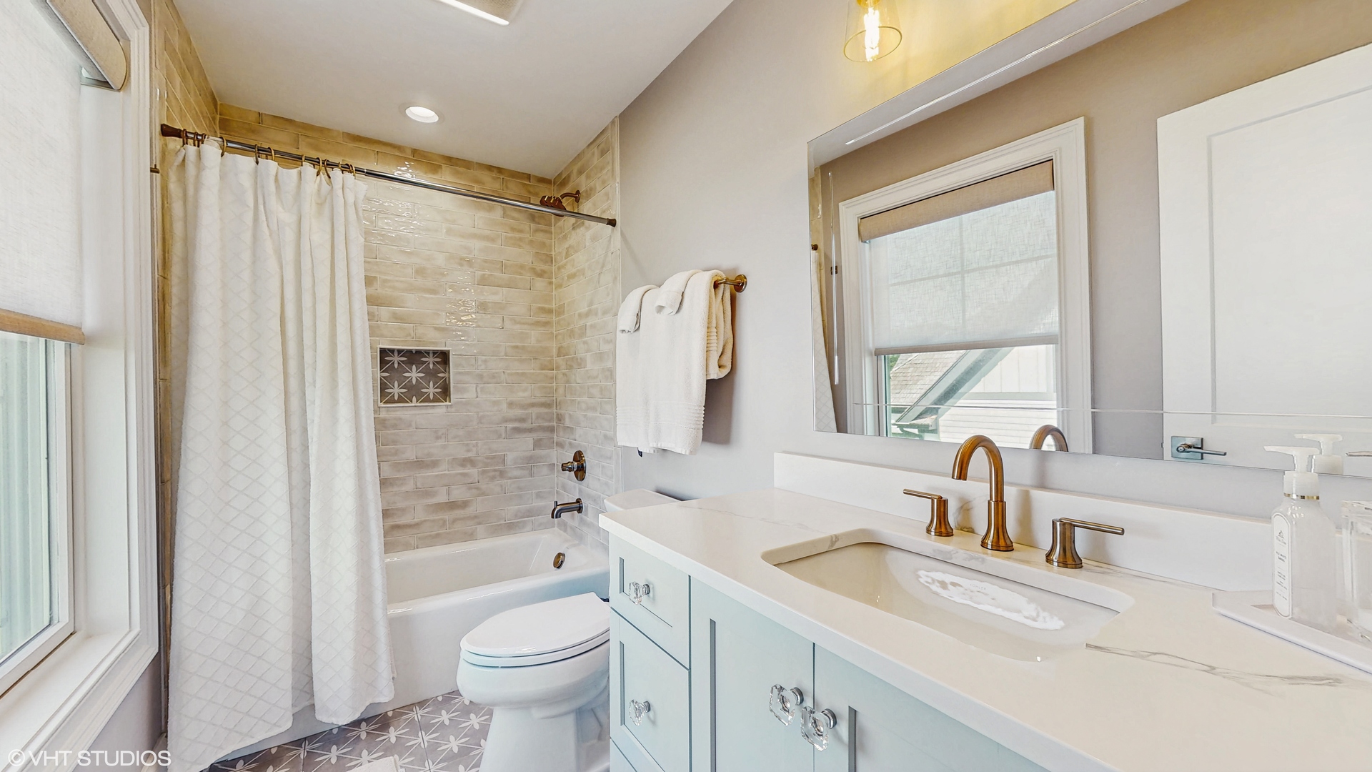 305 Briarwood Lane, Lincolnshire, IL 60069