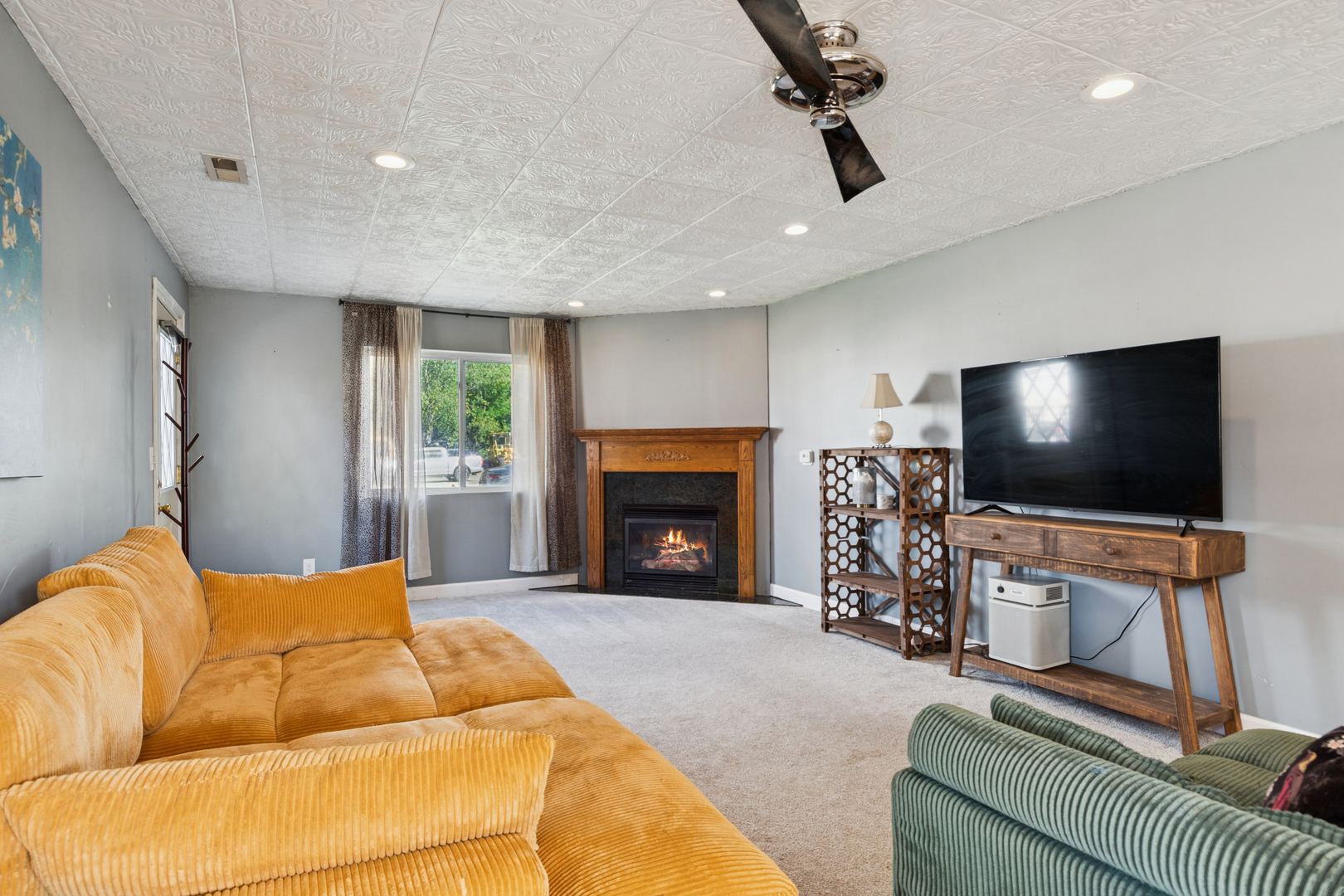 25W361 Doris Avenue, Carol Stream, IL 60188