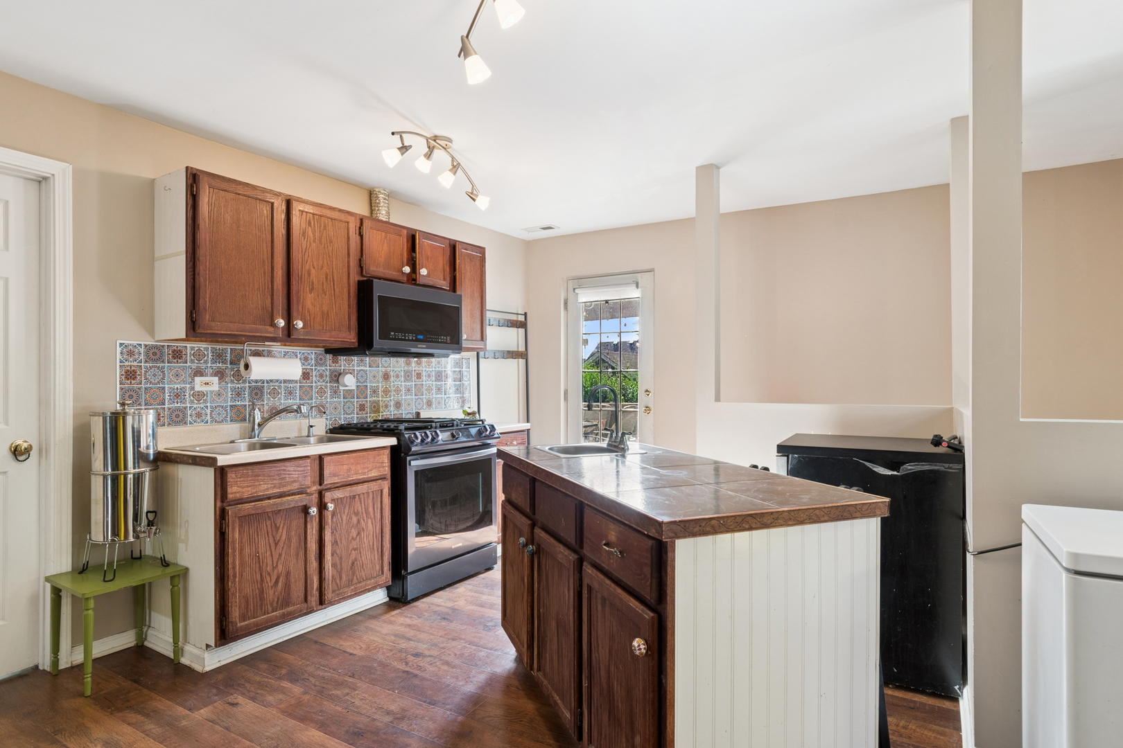 25W361 Doris Avenue, Carol Stream, IL 60188