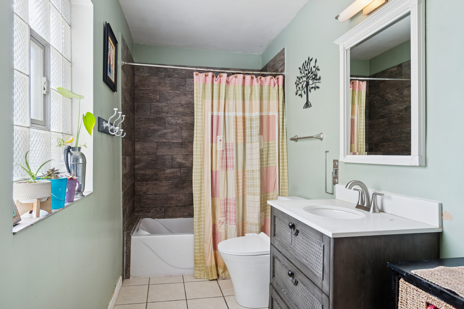 25W361 Doris Avenue, Carol Stream, IL 60188