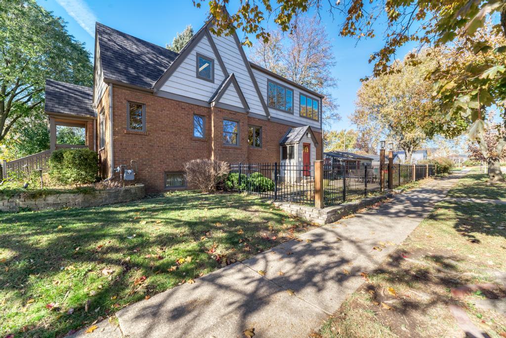 322 E Elm Street, Lombard, IL 60148