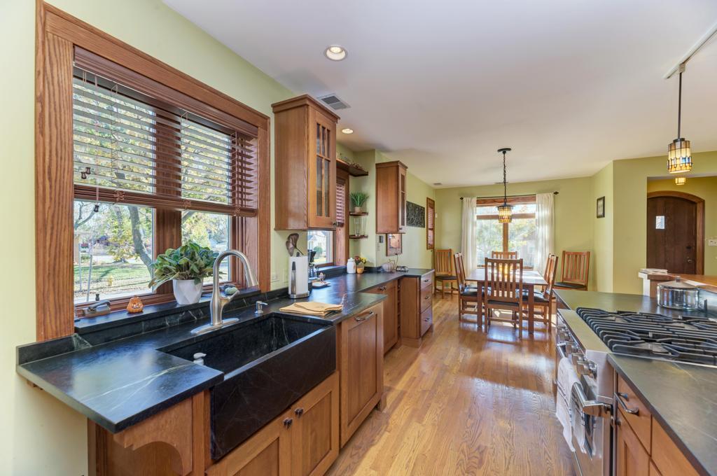 322 E Elm Street, Lombard, IL 60148