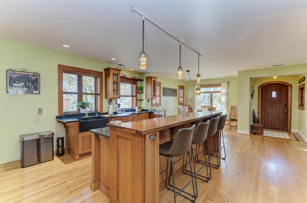 322 E Elm Street, Lombard, IL 60148