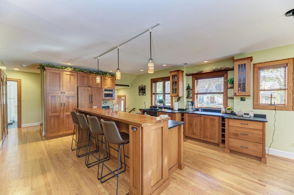 322 E Elm Street, Lombard, IL 60148