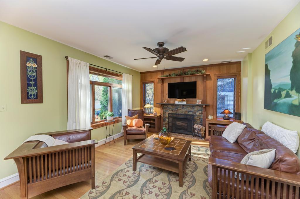 322 E Elm Street, Lombard, IL 60148