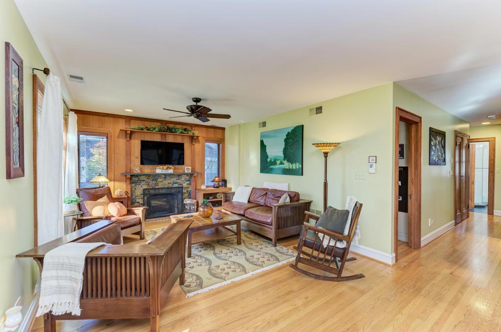 322 E Elm Street, Lombard, IL 60148