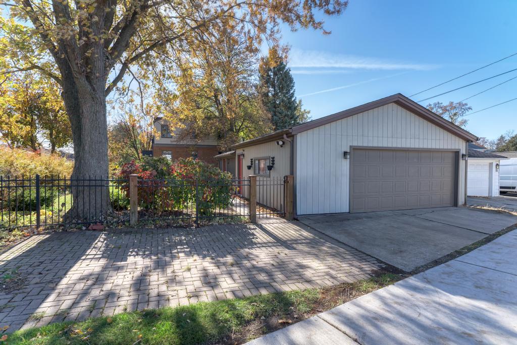 322 E Elm Street, Lombard, IL 60148