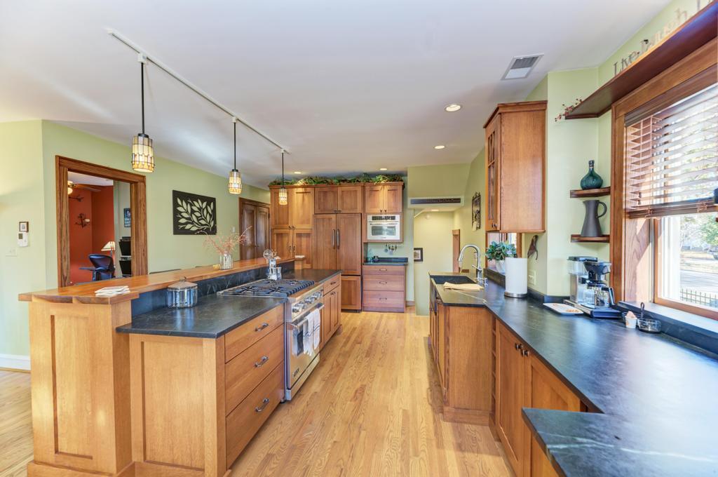 322 E Elm Street, Lombard, IL 60148