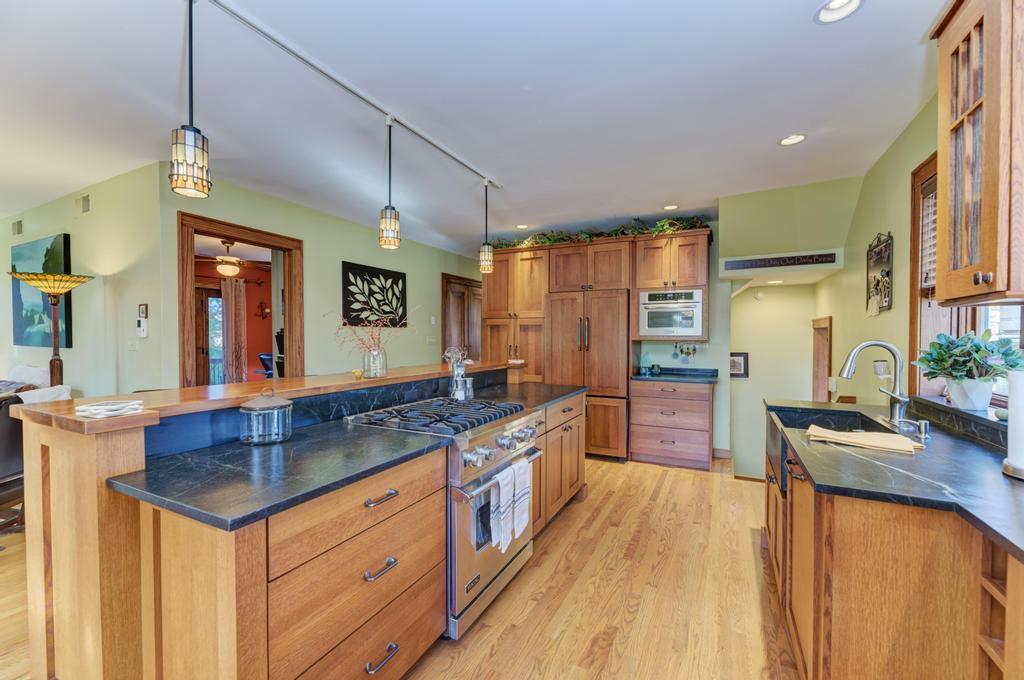 322 E Elm Street, Lombard, IL 60148