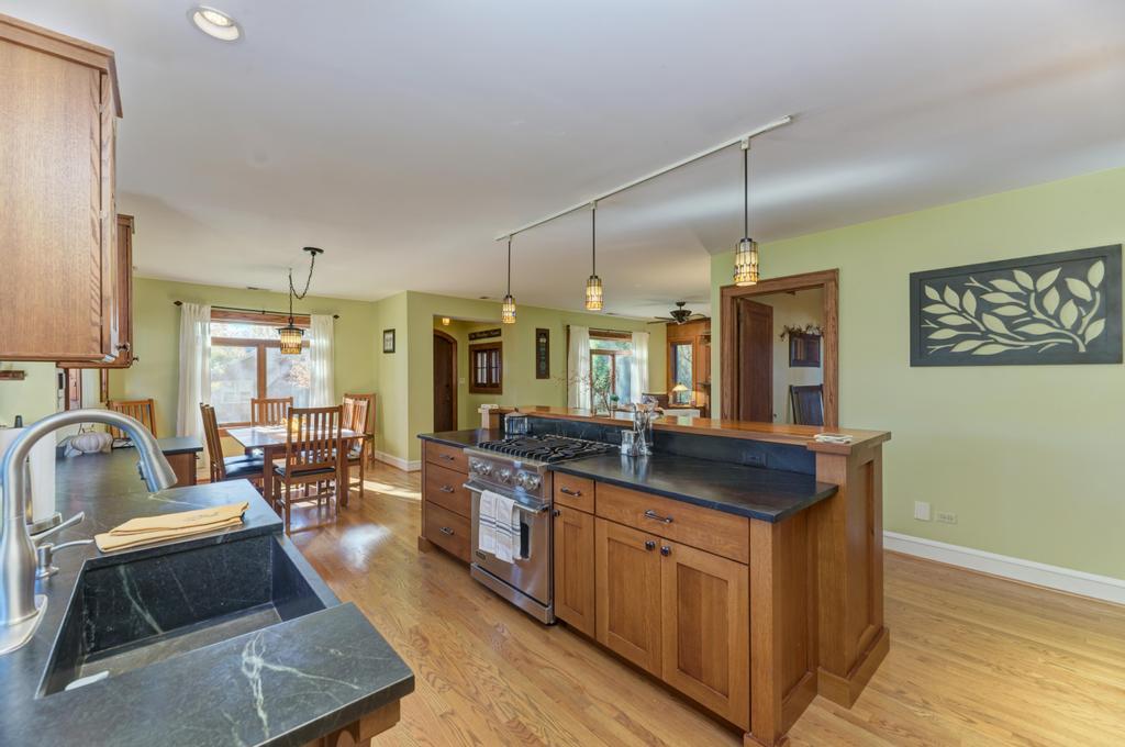 322 E Elm Street, Lombard, IL 60148