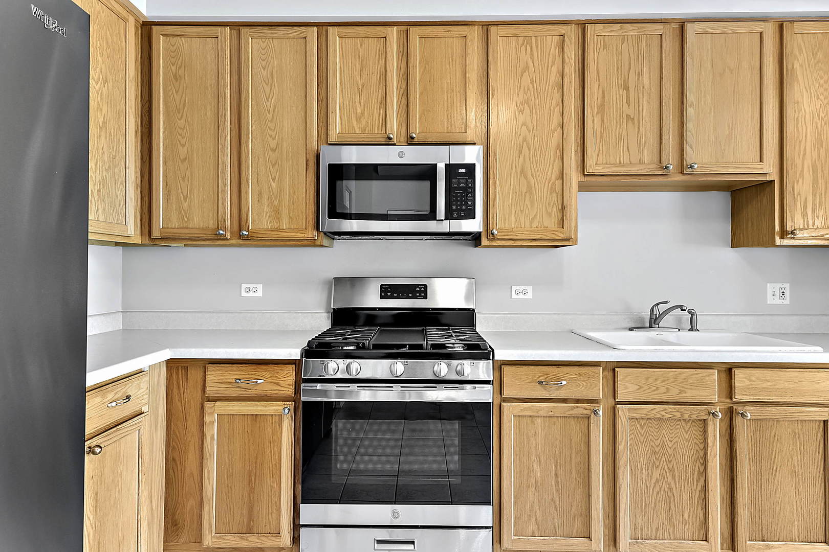 2804 White Thorn Circle #2804, Naperville, IL 60564