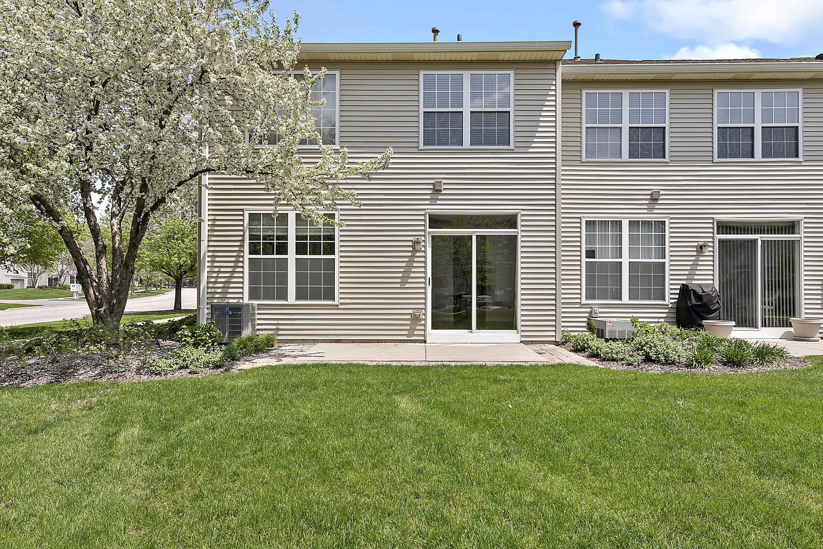 2804 White Thorn Circle #2804, Naperville, IL 60564