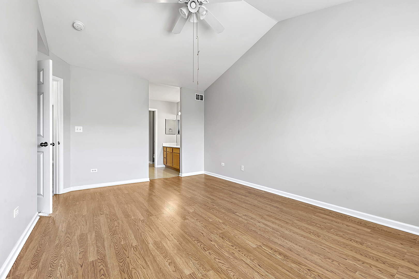 2804 White Thorn Circle #2804, Naperville, IL 60564