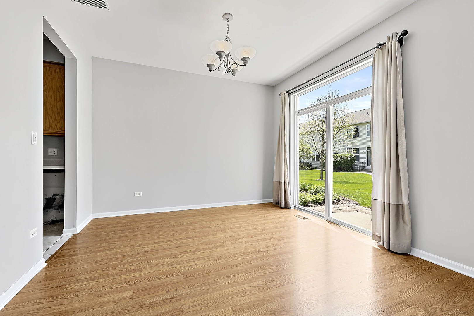 2804 White Thorn Circle #2804, Naperville, IL 60564