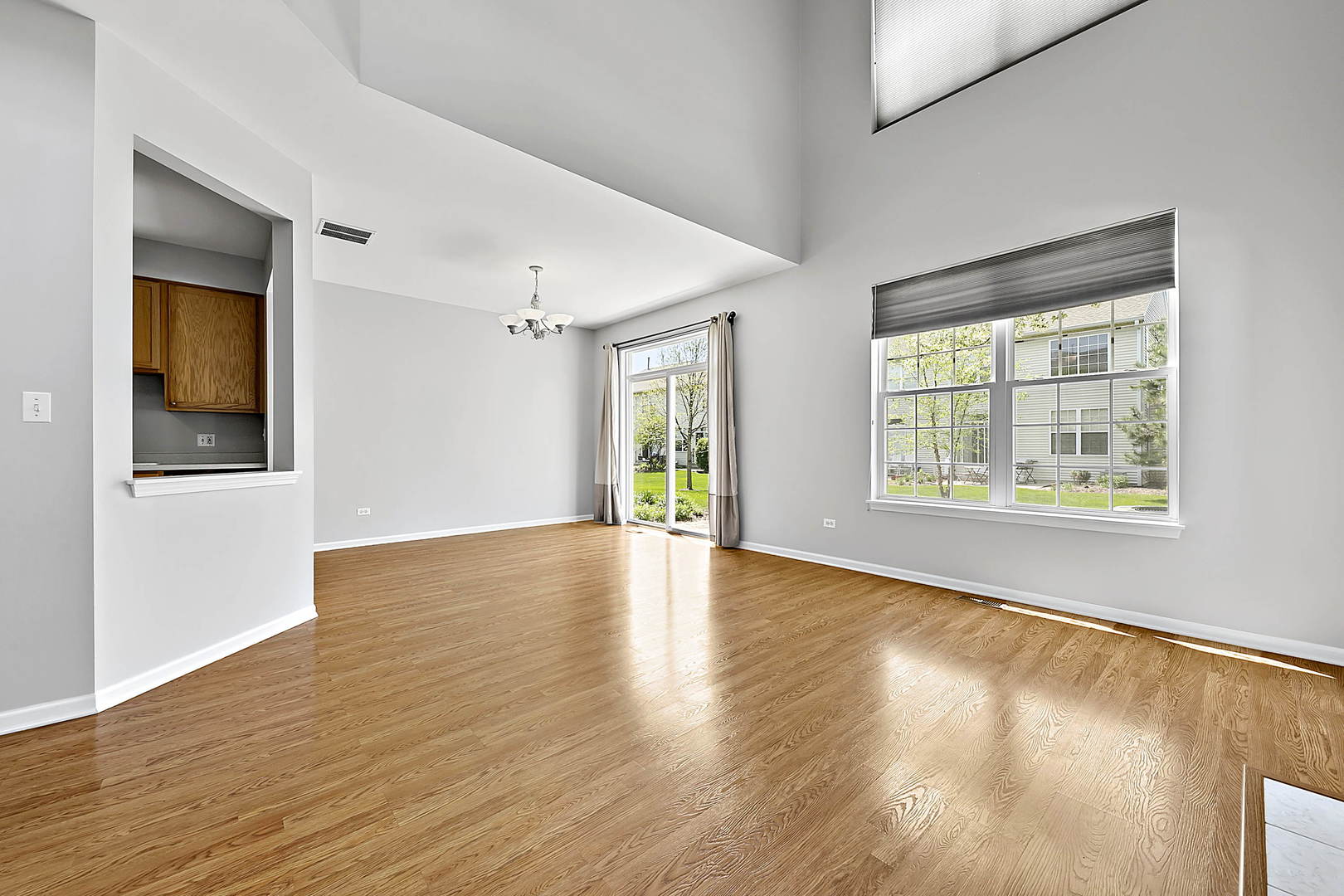 2804 White Thorn Circle #2804, Naperville, IL 60564