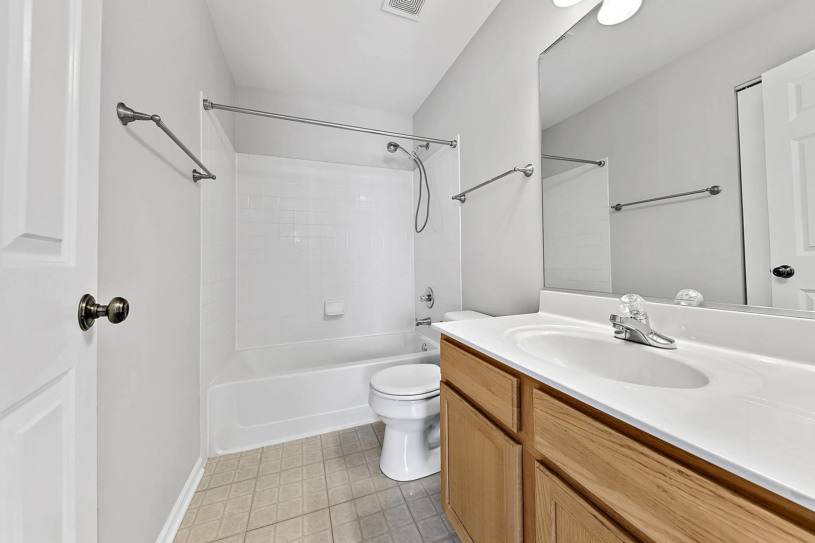 2804 White Thorn Circle #2804, Naperville, IL 60564