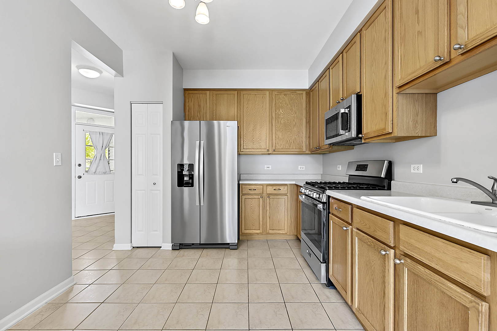 2804 White Thorn Circle #2804, Naperville, IL 60564