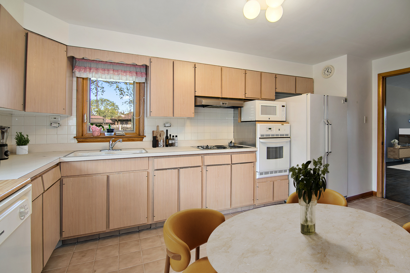 9010 S 84th Avenue, Hickory Hills, IL 60457