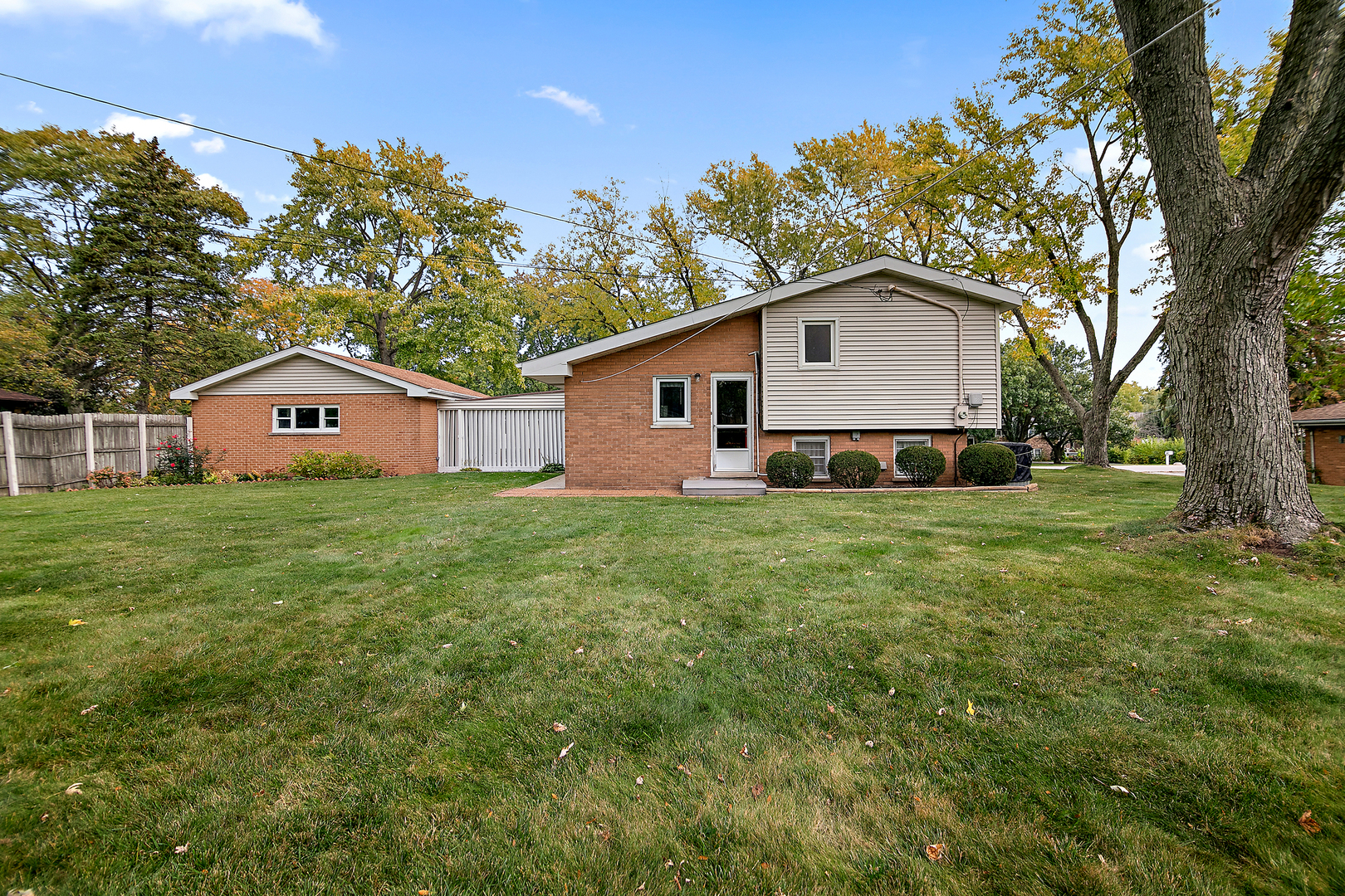 9010 S 84th Avenue, Hickory Hills, IL 60457