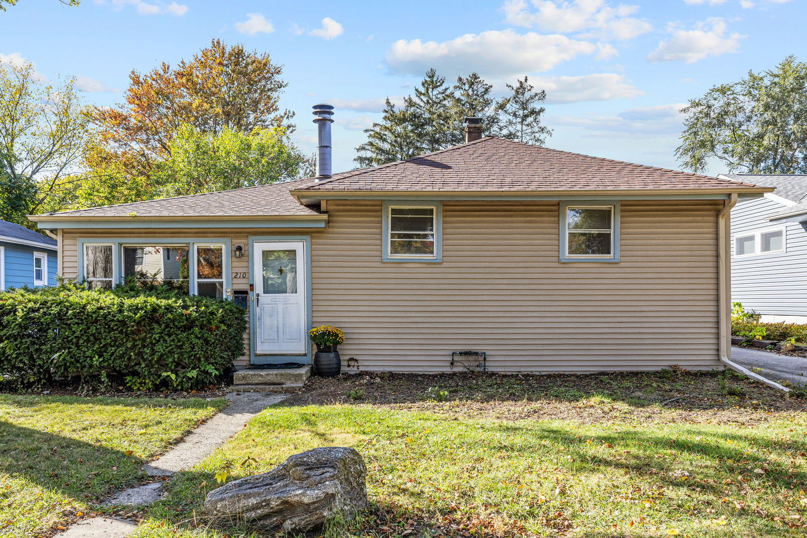 210 N Grant Street, Westmont, IL 60559